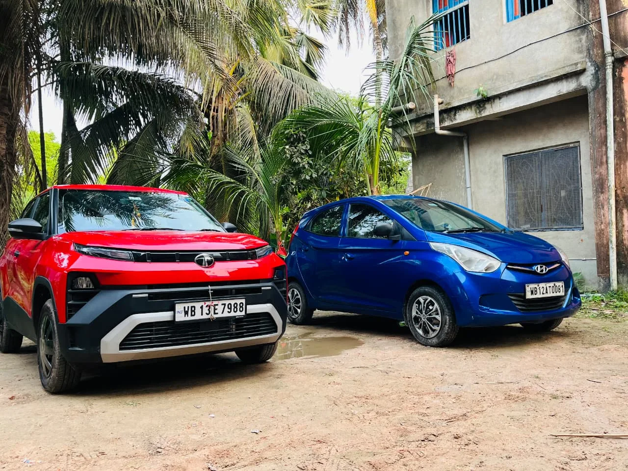 Red Tata Punch and blue Hyundai